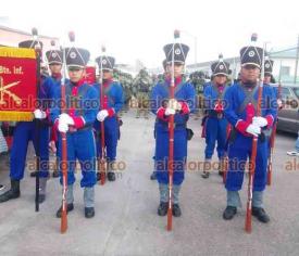 Perote, Ver. 18 de junio de 2025.- Las fuerzas armadas: Ejrcito, Marina y Escuela Naval, encabezaron el desfile conmemorativo de los 500 aos de la fundacin de Perote por el comerciante espaol Pedro Anzures. La parada cvica dur una hora y fue completada por escuelas y colegios de diversos niveles.
